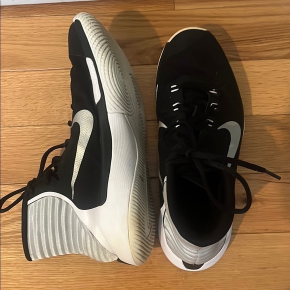 Nike Black and Silver Basketball Sneakers women’s size 11 - Picture 5 of 8